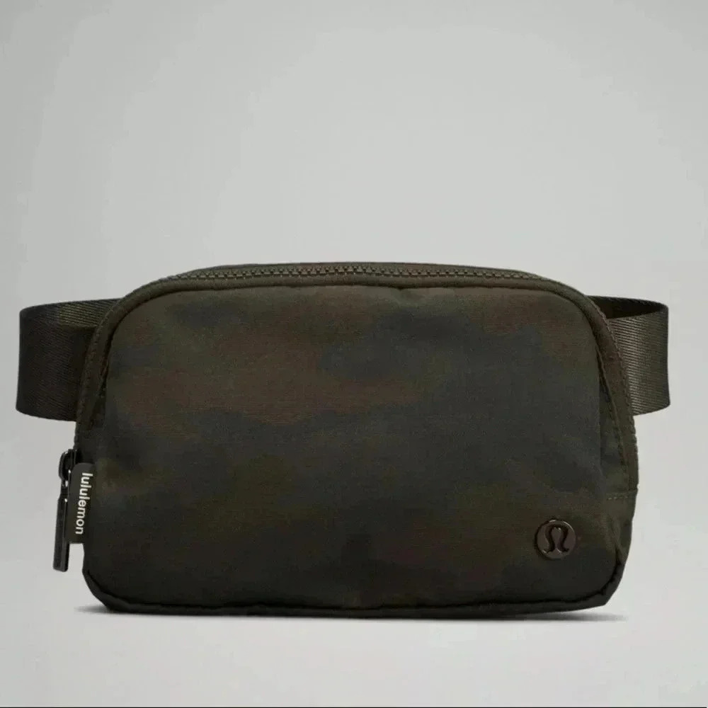 Lululemon Everywhere Heritage Camo Jacquard Dark Olive Sargent Green Belt Bag